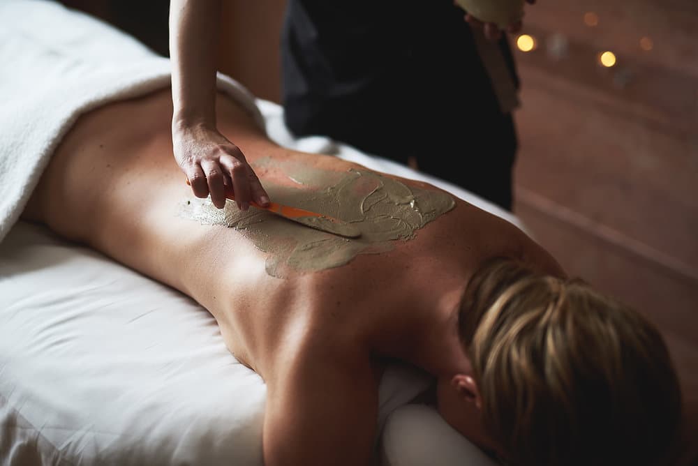 Marine Mud Wrap: Benefits of Sea Minerals for Your Skin