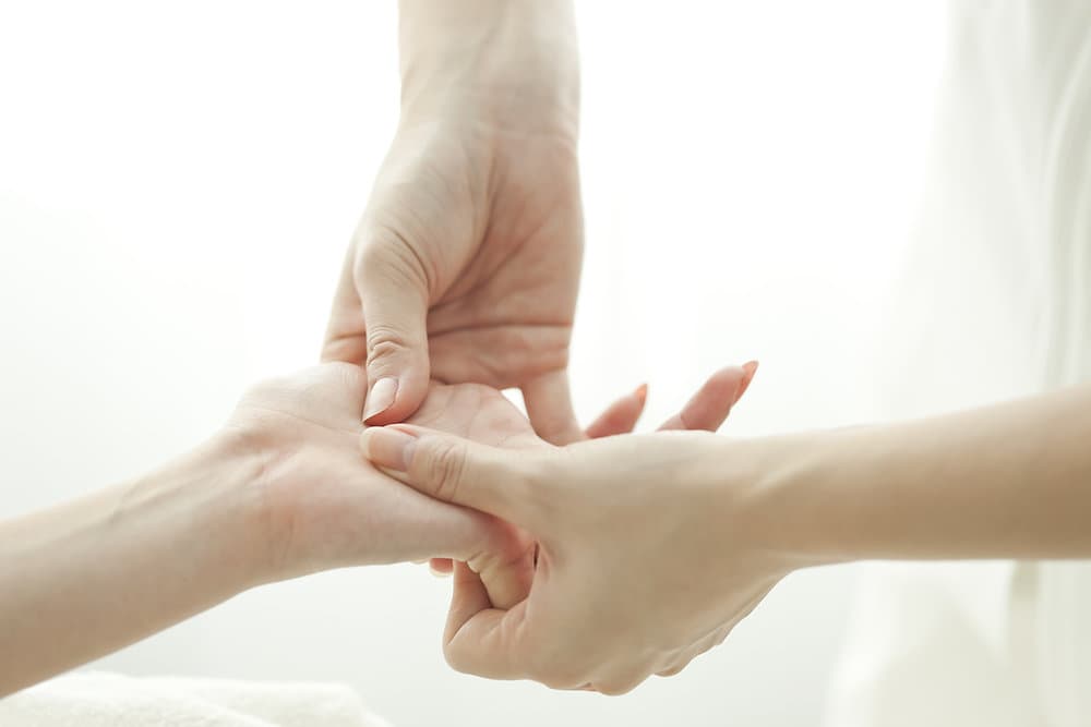 The Role of Acupressure in Relieving Stress and Pain