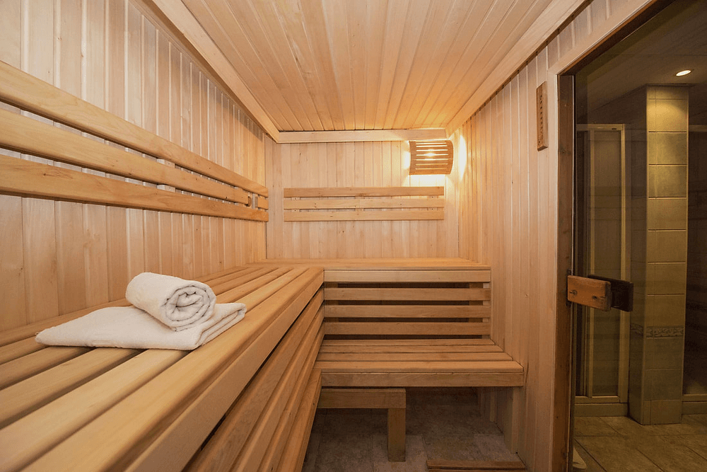 What Are the Benefits and Risks of Sauna?