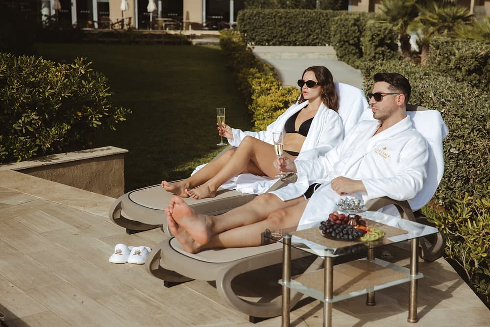 A Date for Two, Spa Version