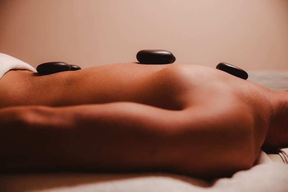 Hot Stone Massage in Malta: What It Is, What It Does, and Why You Need It This Spring
