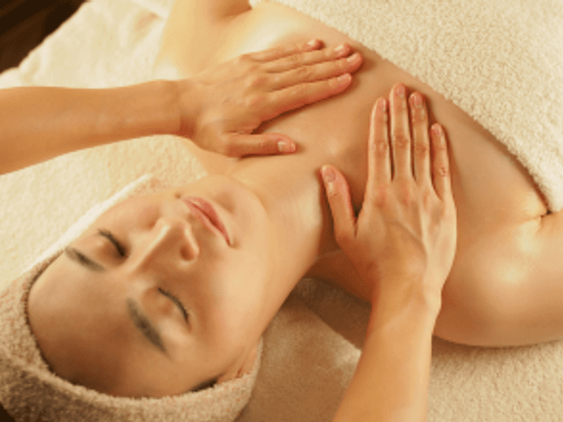 Face and décolleté massage for skin rejuvenation in Malta